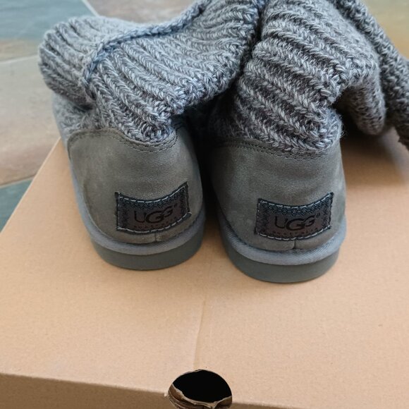 UGG Grey Knitted Boots - Picture 5 of 9